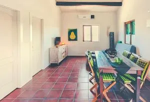 Cosy house with mountain view - Logrosán