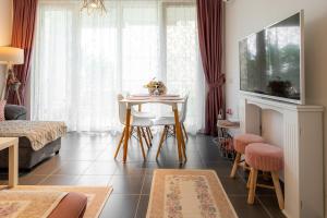 Beach, Pool & Garden Apartment