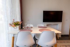 Beach, Pool & Garden Apartment