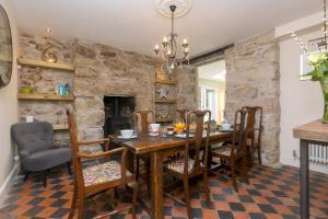 Ivy Mount-Cottage-Dog Friendly-Woodburners