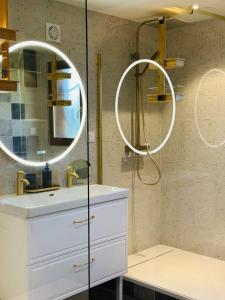 Maisons de vacances La Lande d-Ouee - Sauna & Convivialite : photos des chambres