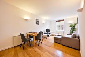 Lovely 2 BED Tower Bridge Apartment Sleeps 6