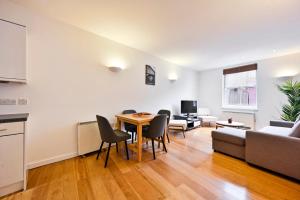 Lovely 2 BED Tower Bridge Apartment Sleeps 6