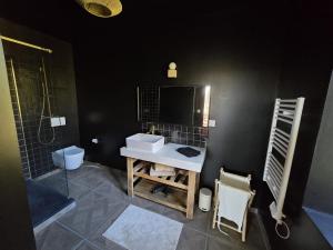 Grande bâtisse fraîchement rénovée