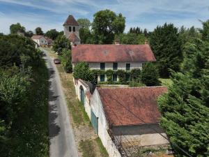 Grande bâtisse fraîchement rénovée