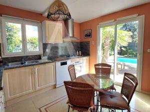 Super villa 6 personnes avec piscine et climatisation a cote des plages