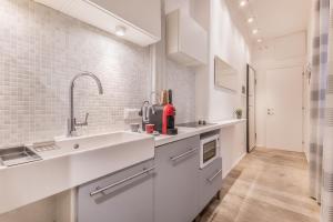 Vatican Chic House II