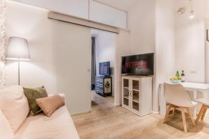 Vatican Chic House II