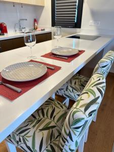 Lux Hub Spot-Νear European Uni Engomi