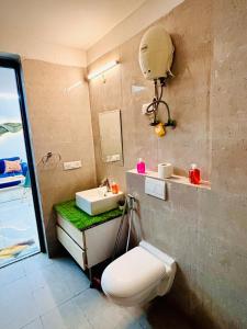 Amber-LuxuryStudio Apartment