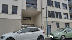 Appartements Duo Verde Du style et de la Luminosite Famille Disney Parking Patio : Appartement 2 Chambres avec Terrasse