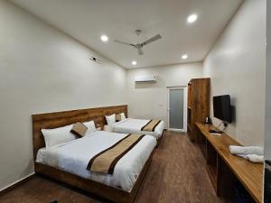 Devki Grand Hotel