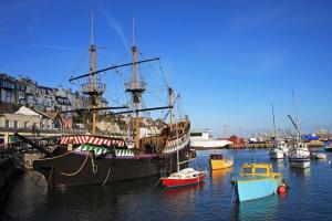 High Hopes, Harbour Location with Sea Views