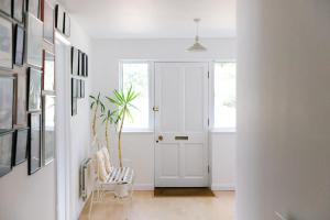 Secluded rural retreat close to beach - sleeps 12