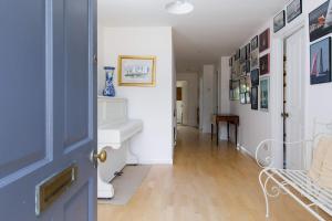 Secluded rural retreat close to beach - sleeps 12