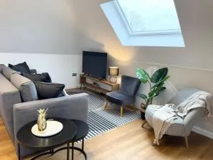 Contemporary 2-bed Penthouse Central Stay - 托顿