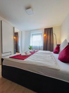 KMS Homes - Garden - NETFLIX - Modern