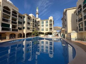 Puerto y playa varadero , con vistas al mar Santa Pola