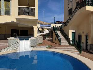 Puerto y playa varadero , con vistas al mar Santa Pola