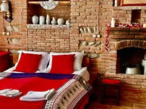 Dzveli Galavani -Old Wall - 泰拉维