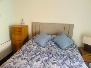 5 Lansdowne Manor
