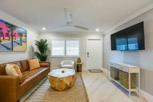 Naples Studio 1 Block to Beach and Restaurants! - Royal Harbor