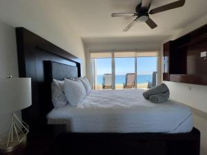Jolla Excellence 2bd 2b Pool & Beach