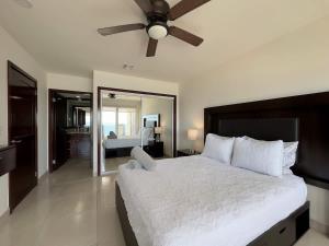 Jolla Excellence 2bd 2b Pool & Beach