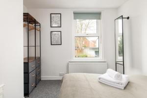 Extended Stays-Parking-Sleeps5-By FabAccommodation