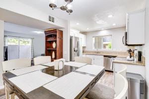 3 Mi to Downtown Reno Charming Condo with Patio