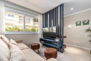 Um refúgio ao lado do Laje de Pedra by Achei