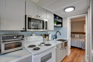 Beachfront Condo in Wildwood Crest with Pool Access!