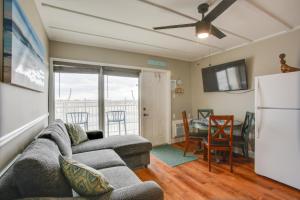 Beachfront Condo in Wildwood Crest with Pool Access!