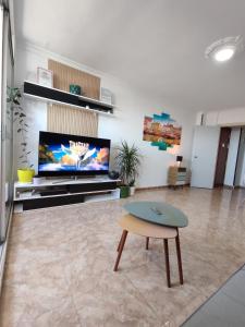 Sea View Apartment - 5 Min Walk to Gibraltar