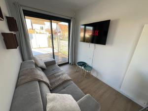 Conteneur Design Avec Jacuzzi - Bord de Forêt