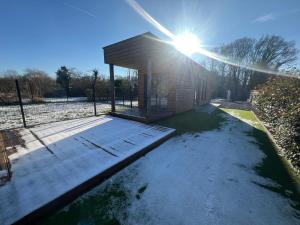 Conteneur Design Avec Jacuzzi - Bord de Forêt