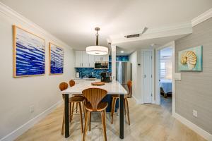 Upscale Naples Condo with Pool Access Walk to Pier!