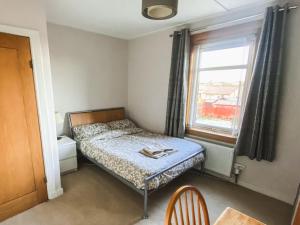 20min to Edinburgh City Centre Scotland Gateway