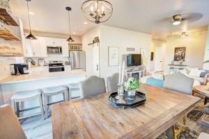 Winters Lodge at Little Ranches 5 min to Square