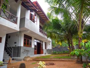 Ceylon Stays Hiriketiya