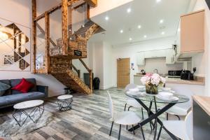 Central 1BR Flat, Close to Attractions & Transport