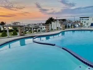 Brisas Del Mar Villa 3 BR 2 BA with pool - Los Cuatro Hermanos