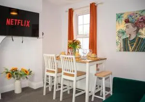 Charming Spacious Victorian House - 布兰斯福德