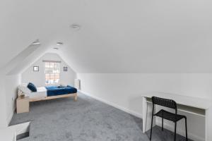 St Albans - 2 bedroom flat-free parking