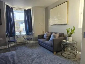 The Perfect Central Woking Apartment Free Parking & Garden - Business & Leisure - Send
