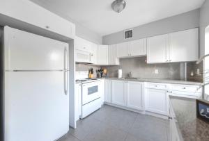 Comfy & Spacious Duplex w Top Amenities!