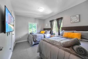 Comfy & Spacious Duplex w Top Amenities!