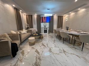 Villas La Villa Doree & SPA Netflix Parking Wifi : photos des chambres