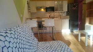 Colorful City Center Apartment - Parking Available 