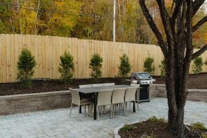 Majestic views Hot tub Firepit Games Sleeps 14